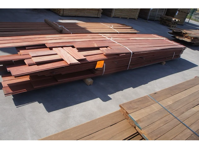 68,06 m² padouk gevelbekleding - afbeelding 1 van  5