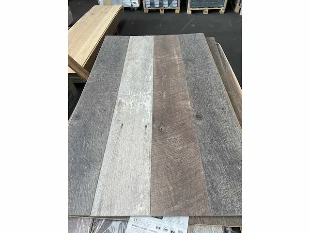 69 m2 laminaatvloer 10mm - afbeelding 1 van  3