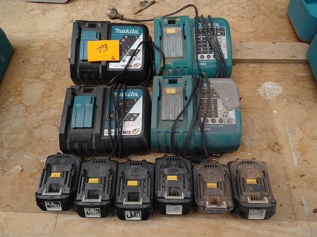 6x accu makita + 4x lader - afbeelding 1 van  4