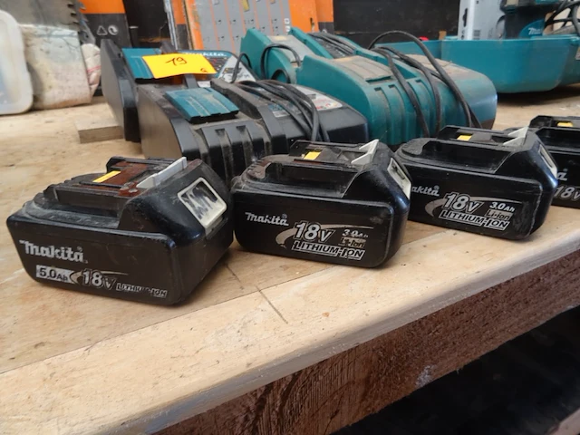 6x accu makita + 4x lader - afbeelding 2 van  4