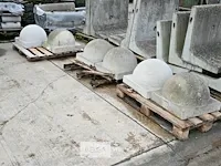 6x bolvormige betonnen afschermers 55x55x42 - afbeelding 1 van  5