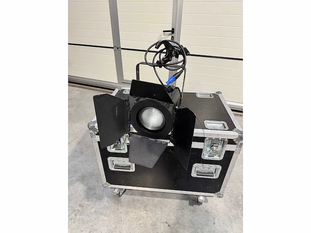 6x briteq bt-theatre 100ec mk2 + flightcase - afbeelding 1 van  3