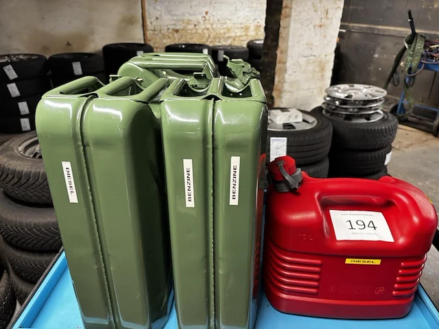 6x diverse brandstoftanks - afbeelding 1 van  4