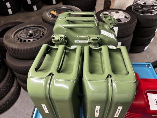 6x diverse brandstoftanks - afbeelding 2 van  4