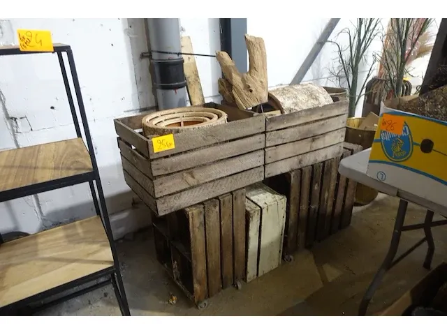 6x houten kisten met standbeeld en boomdecoratie - afbeelding 1 van  3