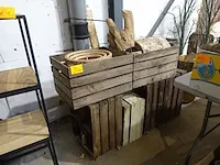 6x houten kisten met standbeeld en boomdecoratie - afbeelding 1 van  3
