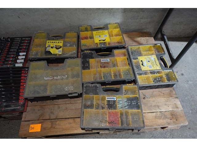 6x materiaalkoffer stanley met inhoud - afbeelding 1 van  1