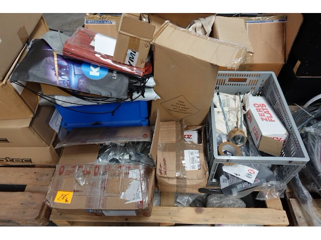 6x pallet diverse toebehoren fietsenwinkel - afbeelding 13 van  27