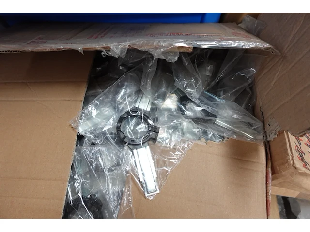 6x pallet diverse toebehoren fietsenwinkel - afbeelding 17 van  27
