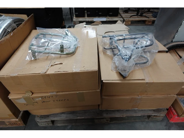 6x pallet diverse toebehoren fietsenwinkel - afbeelding 22 van  27