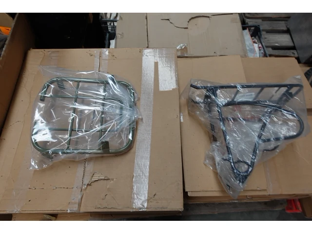 6x pallet diverse toebehoren fietsenwinkel - afbeelding 23 van  27