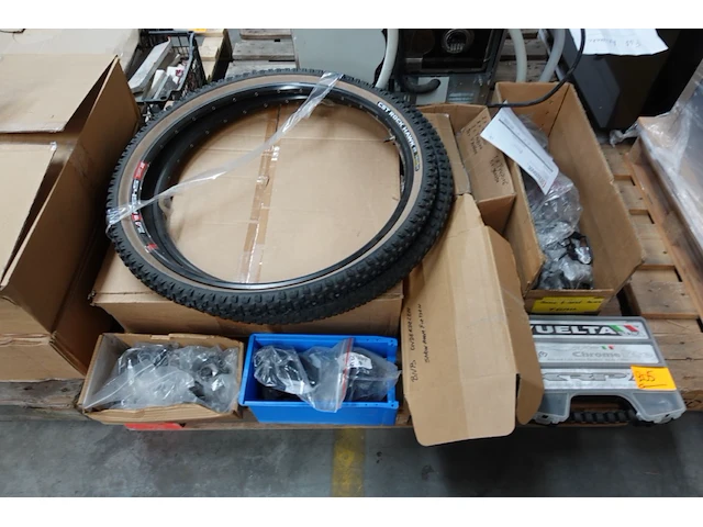 6x pallet diverse toebehoren fietsenwinkel - afbeelding 24 van  27