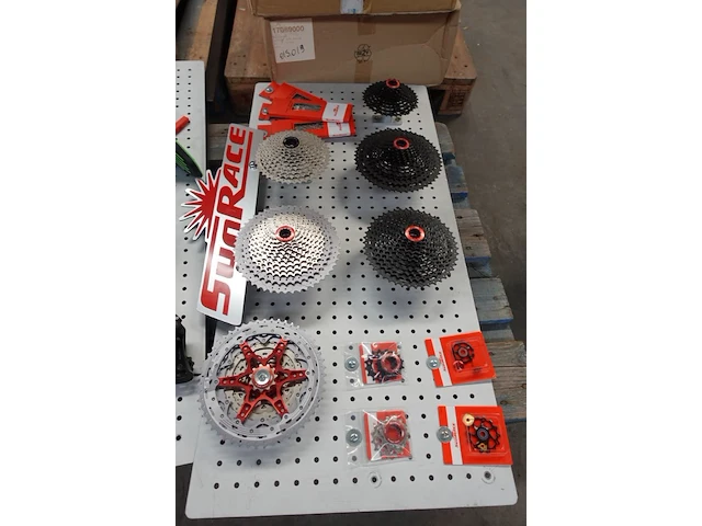 6x pallet diverse toebehoren fietsenwinkel - afbeelding 2 van  27