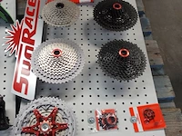 6x pallet diverse toebehoren fietsenwinkel - afbeelding 2 van  27