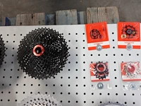 6x pallet diverse toebehoren fietsenwinkel - afbeelding 7 van  27