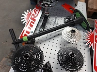 6x pallet diverse toebehoren fietsenwinkel - afbeelding 9 van  27