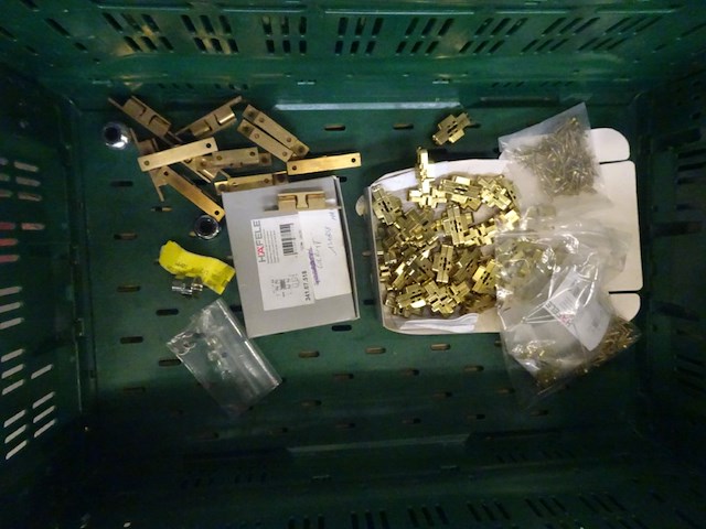 6x stapelbare kunststof bak + inhoud - afbeelding 5 van  10