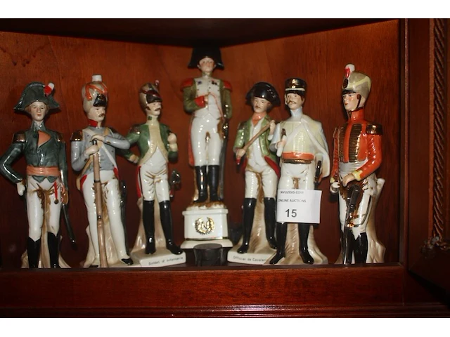 7 beeldjes in napoleon porselein - afbeelding 1 van  3