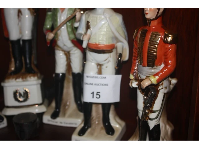 7 beeldjes in napoleon porselein - afbeelding 2 van  3