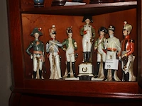 7 beeldjes in napoleon porselein - afbeelding 3 van  3