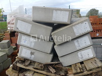 7 betonnen stoepranden - afbeelding 1 van  4