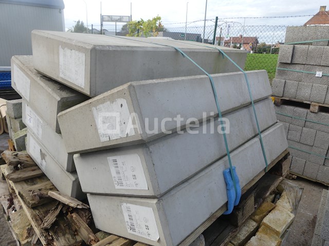 7 betonnen stoepranden - afbeelding 2 van  4