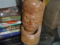7 diverse boeken, houten kistje, 2 potjes, 6 sierstukken - afbeelding 8 van  9