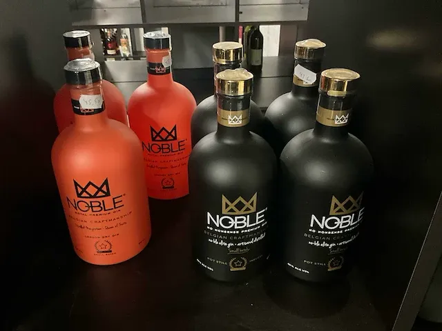 7 diverse flessen gin noble - afbeelding 2 van  2