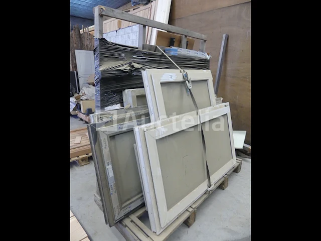 7 diverse pvc-chassis - afbeelding 2 van  7