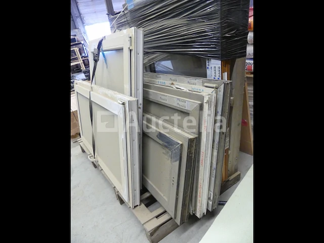 7 diverse pvc-chassis - afbeelding 5 van  7