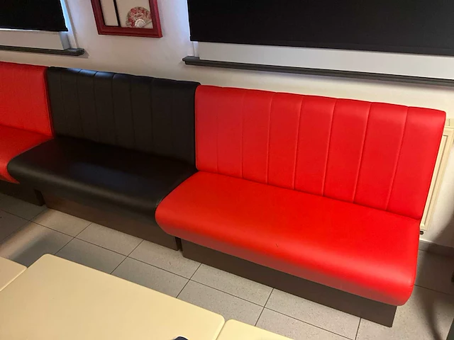 7 diverse skailederen banken + 32 diverse skailederen stoelen - afbeelding 1 van  12