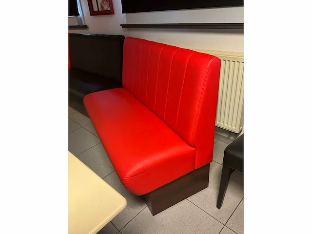 7 diverse skailederen banken + 32 diverse skailederen stoelen - afbeelding 6 van  12