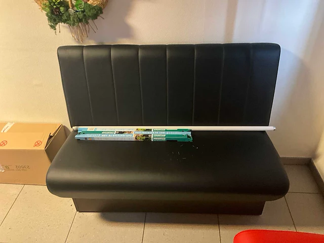 7 diverse skailederen banken + 32 diverse skailederen stoelen - afbeelding 8 van  12
