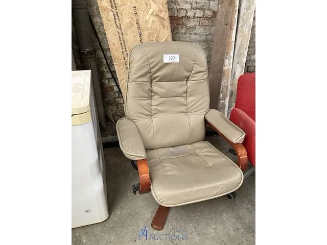 7 diverse stoelen - afbeelding 2 van  5