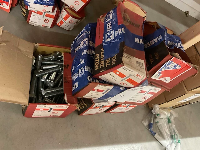7 dozen bouten - afbeelding 2 van  4