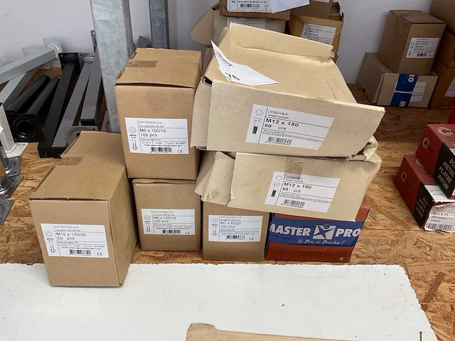 7 dozen bouten - afbeelding 1 van  5