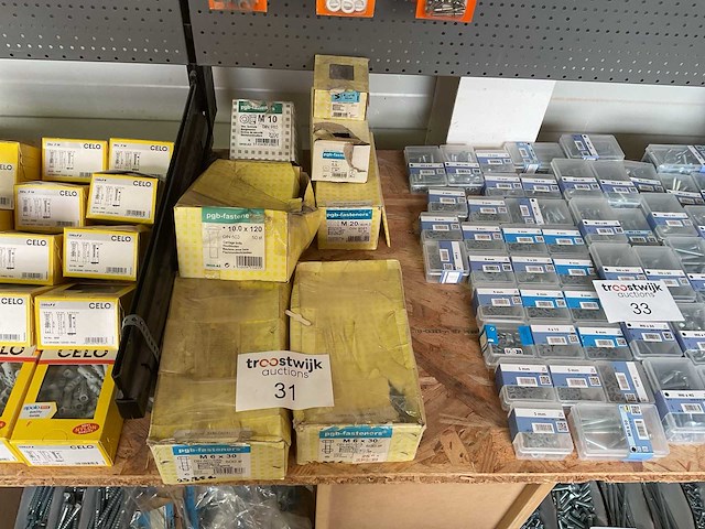 7 dozen houtbouten; borgmoeren - afbeelding 1 van  7