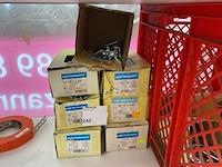 7 dozen tapbouten; houtbouten - afbeelding 1 van  3