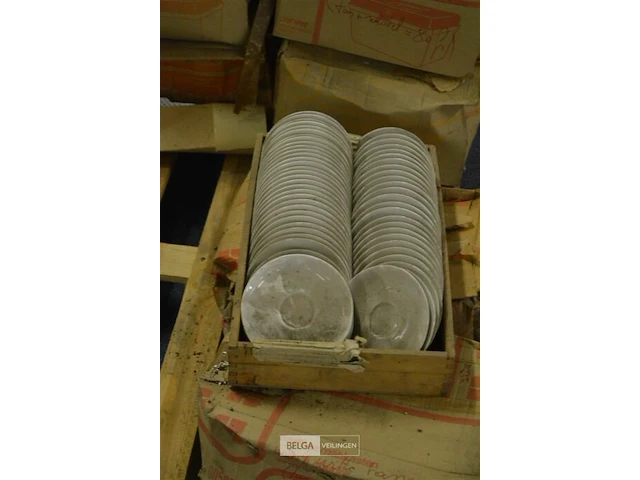 ±7 dozen witte ondertassen - afbeelding 2 van  3