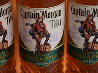 7 flessen à 70cl rum captain morgan tiki 25% - afbeelding 2 van  3