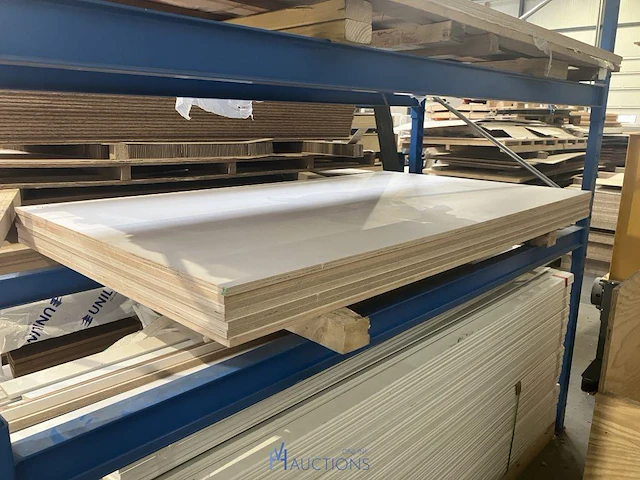 7 gemelamineerde multiplex platen - afbeelding 1 van  3