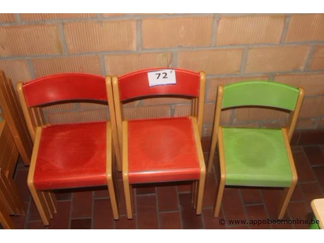 7 houten kinderstoeltjes - afbeelding 1 van  2