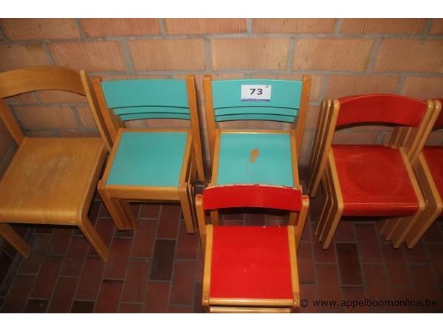 7 houten kinderstoeltjes - afbeelding 1 van  2