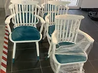 7 houten stoelen