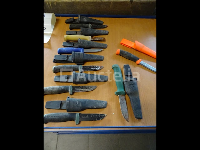 7 hultafors-messen, 1 moraknil-mes - afbeelding 1 van  7