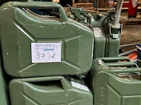 7 jerrycans - afbeelding 2 van  3
