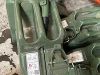 7 jerrycans - afbeelding 3 van  3