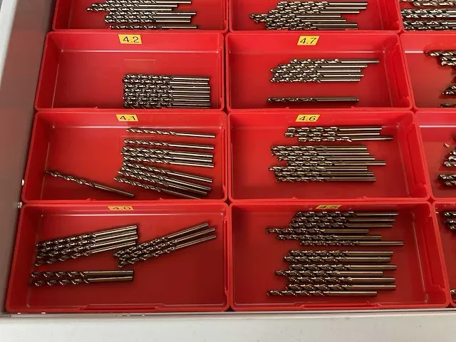 7-laden materiaalkast met inhoud - afbeelding 3 van  33
