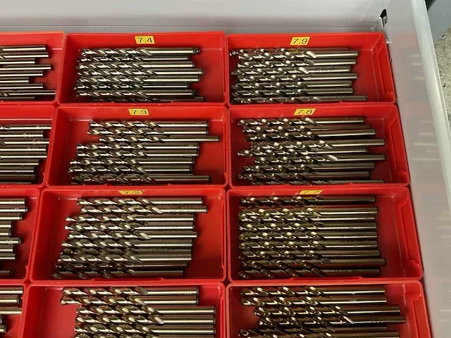 7-laden materiaalkast met inhoud - afbeelding 11 van  33
