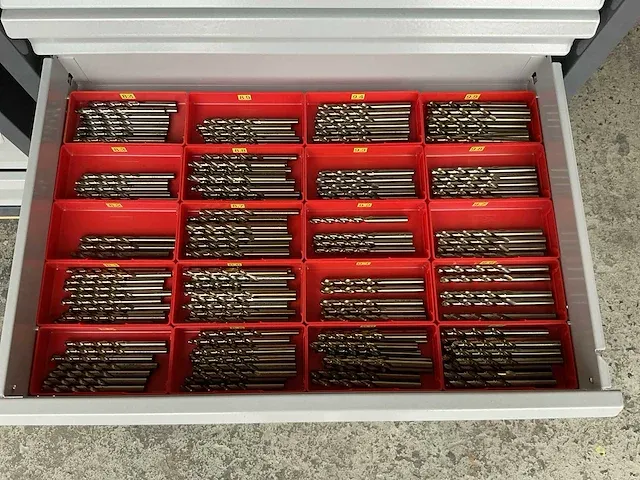 7-laden materiaalkast met inhoud - afbeelding 13 van  33